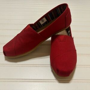 TOMS Women’s Size 9.5 Red NWOB